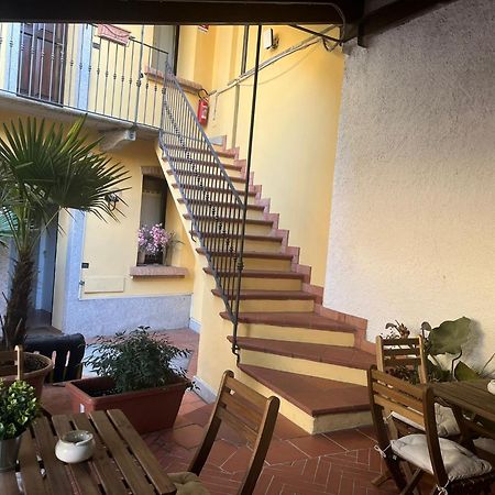 Bilocale Dafne Abbadesse Guest House Milão Exterior foto