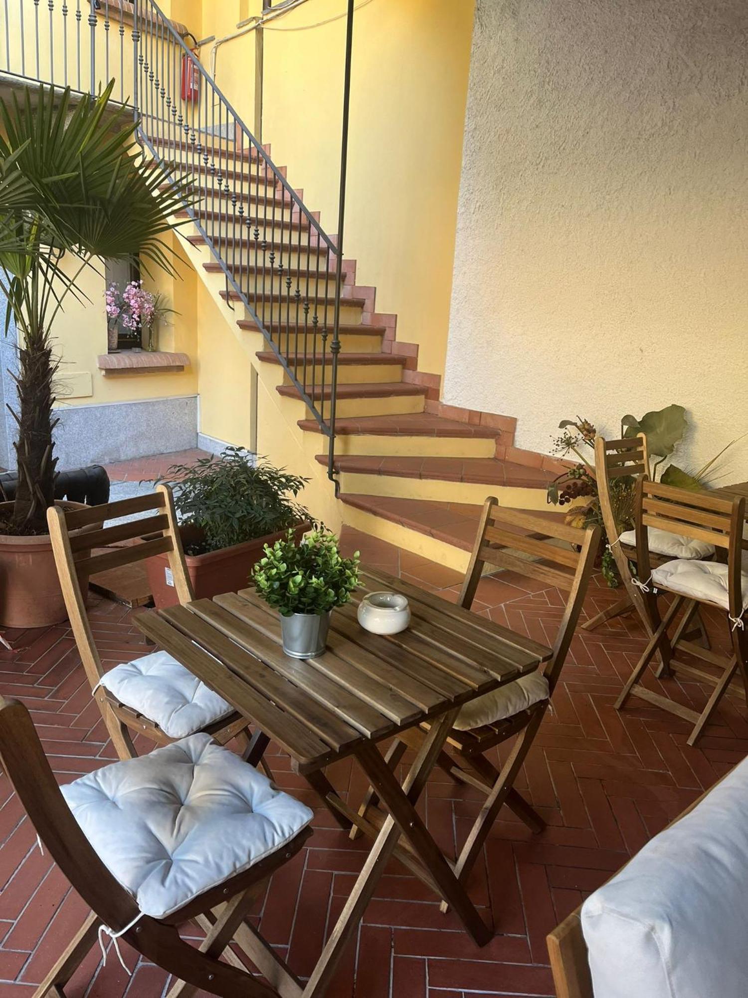 Bilocale Dafne Abbadesse Guest House Milão Exterior foto